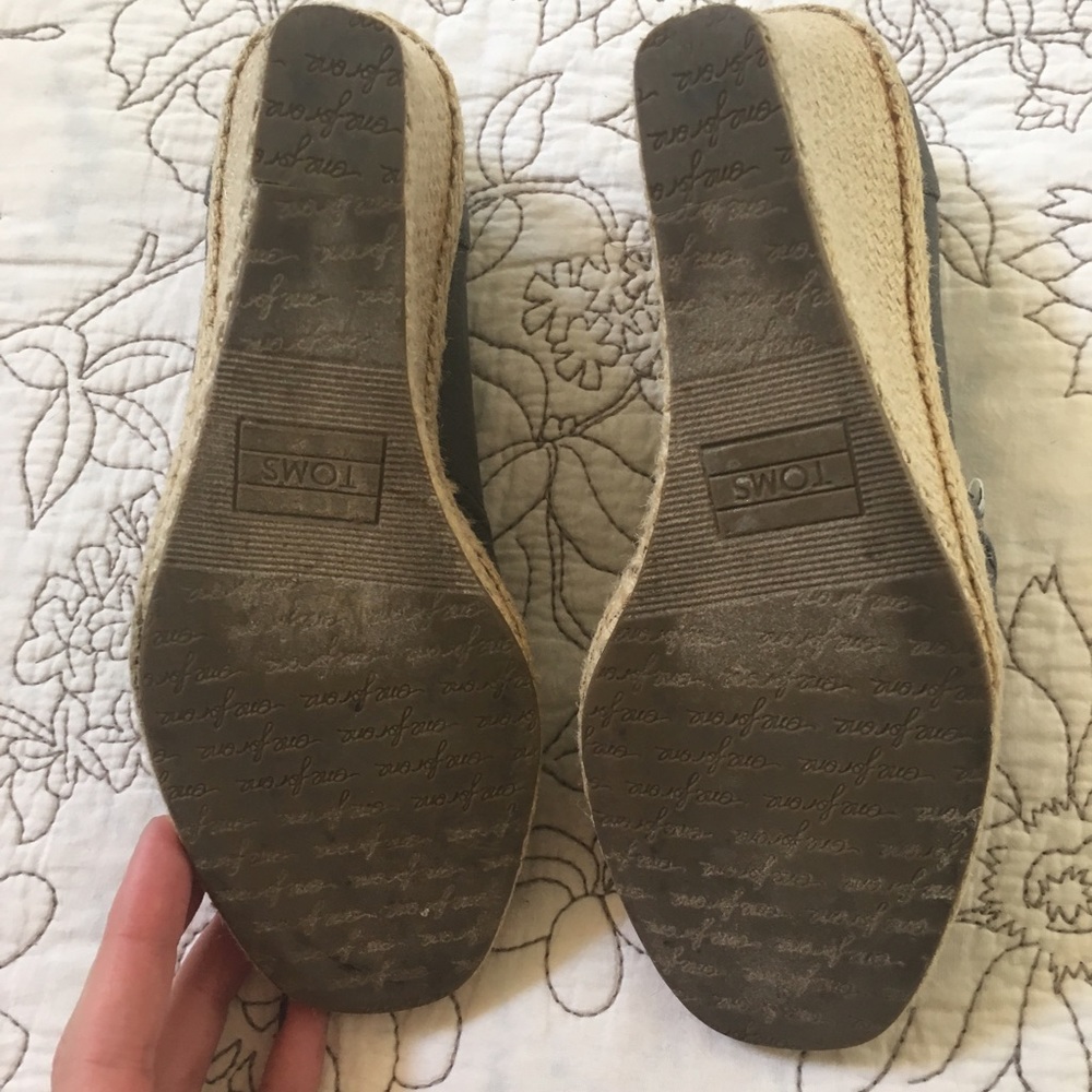 TOMS Grey Peep Toe Wedges - 5.5 - Picture 5 of 6